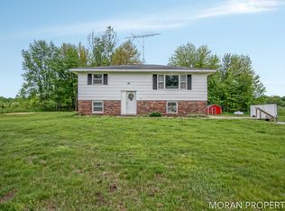 8515 E Sternberg Rd, Nunica, MI 49448