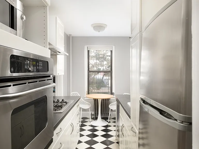 62 Queensberry #104 — Photo 9