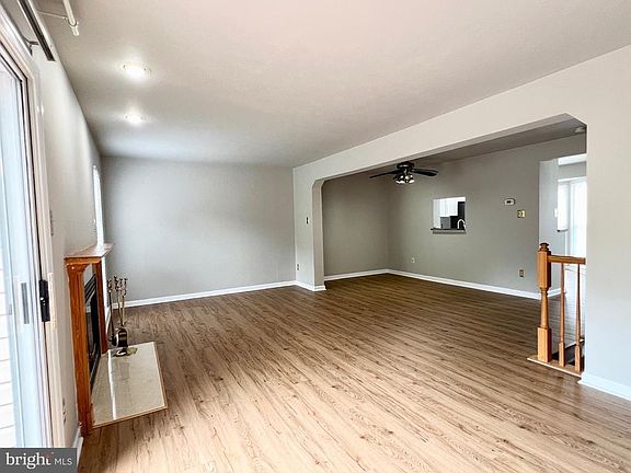 5th image of 140 Steven Ln