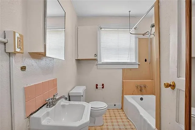 2200 James St #A — Photo 8