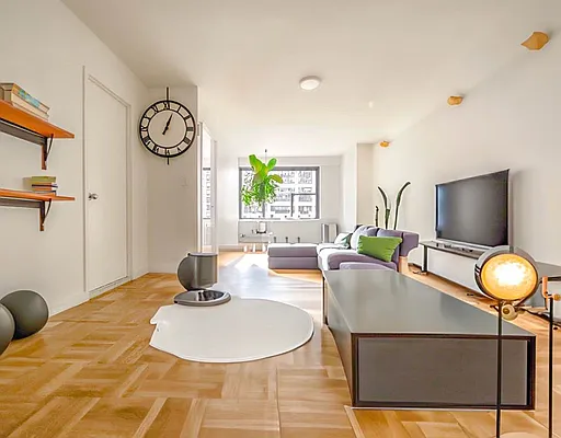 Rented by Manhattan Realty Group | media 19