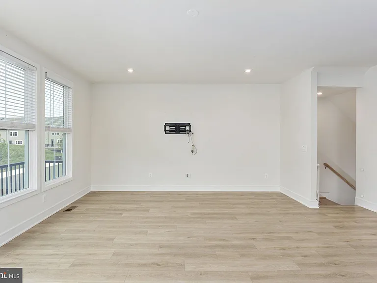 42086 Picasso Sq — Photo 17