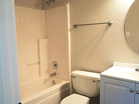 3rd image of 6022 Woolwich Dr