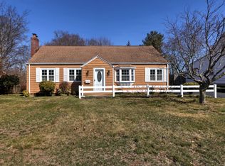 35 Holbrook St, Milford, CT 06460