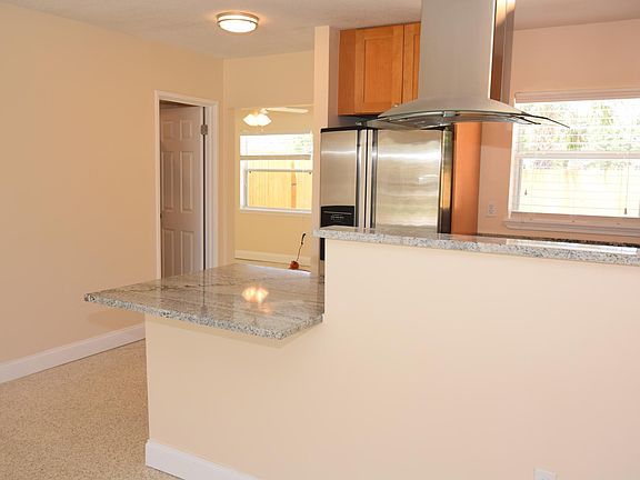 5th image of 2865 Bentley St