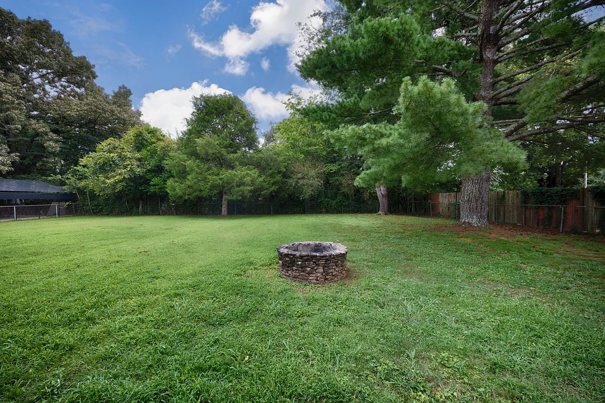 3 bed, 1162 sqft, $1,600 — Photo 2