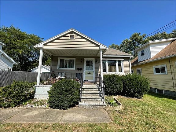 5th image of 226 Garden City Dr