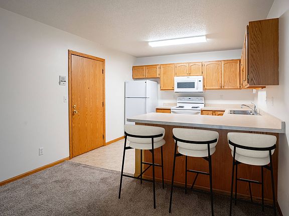 Fargo, ND Crown Court Apartments | 21A | Kitchen