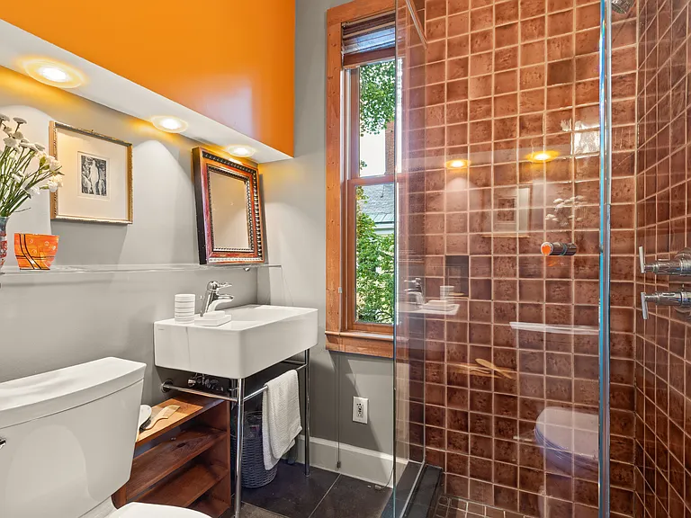 32 Hawthorn St #1 — Photo 37