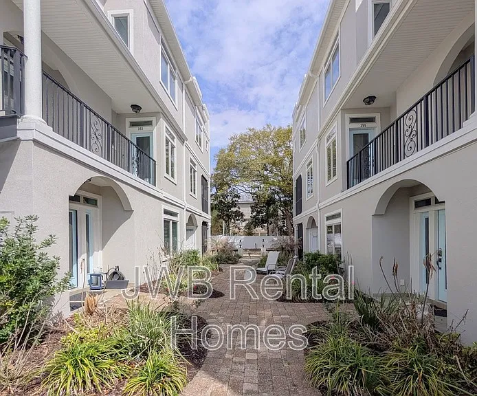 361 Ahern St — Photo 2