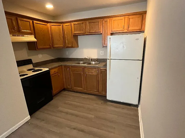 307 Decker St — Photo 1