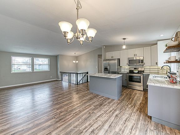 3rd image of 6596 Louise Ct
