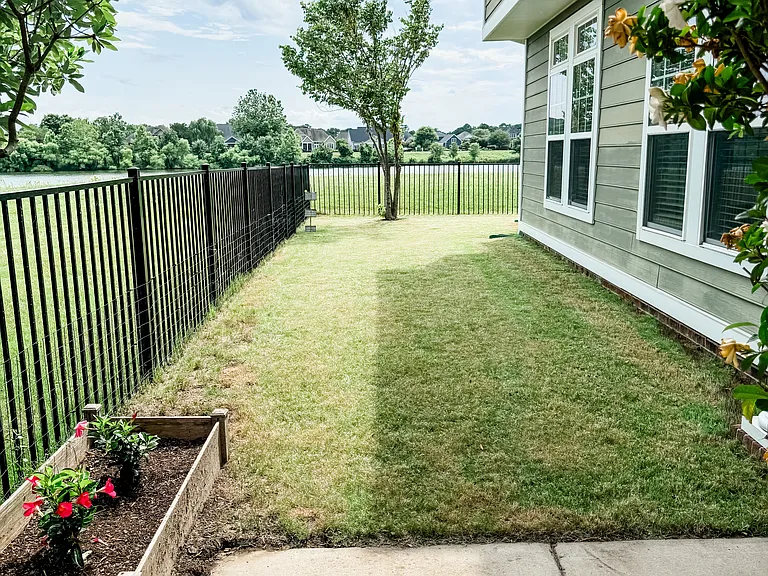 Fenced yard with water view!