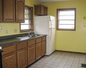 3rd image of 4714 Farrington Ave