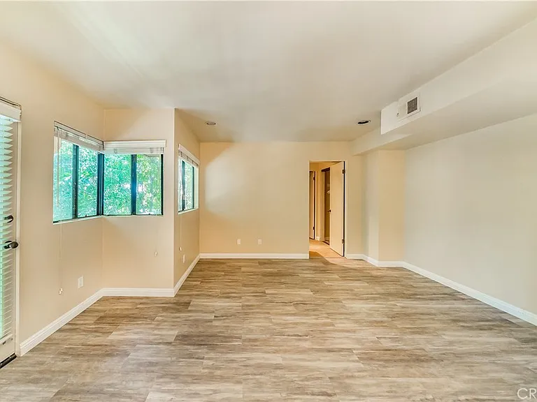 13236 Valleyheart Dr #102 — Photo 21