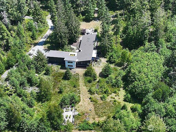 2nd image of 2618 Parkwood Drive
