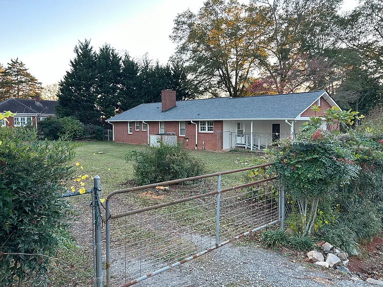 417 Dahlonega St — Photo 2
