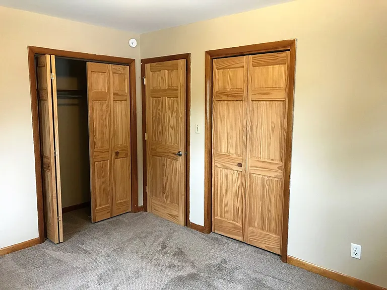 622 W Clark St — Photo 8