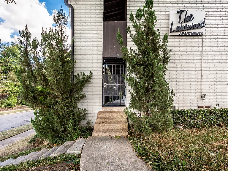 5722 Gaston Ave #D — Photo 3