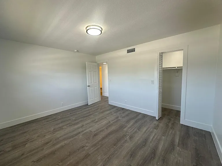 2401 NW 9th Ave — Photo 11
