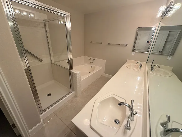 7605 Rolling View Dr #101 — Photo 23