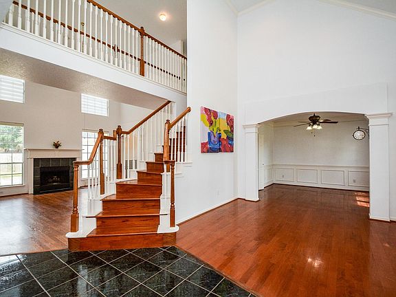 5th image of 1402 Brook Grove Dr