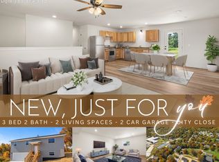 318 Hawthorne St, Hollister, MO 65672