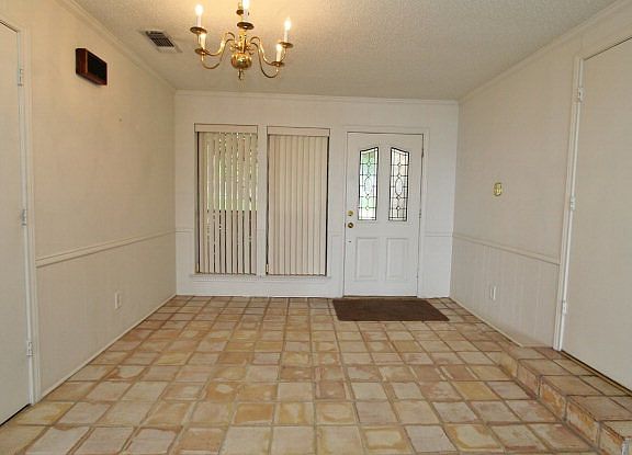 3rd image of 154 Lake Dr
