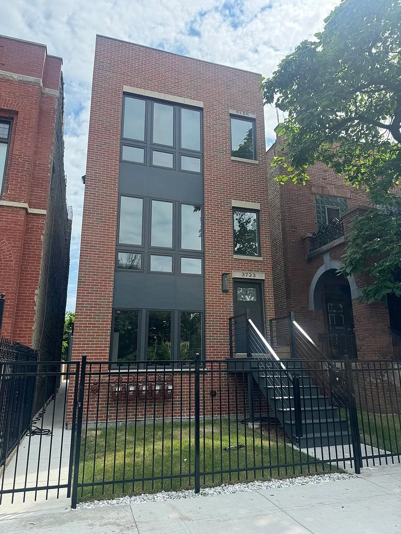 3 bed, 1600 sqft, $3,000 — Photo 1