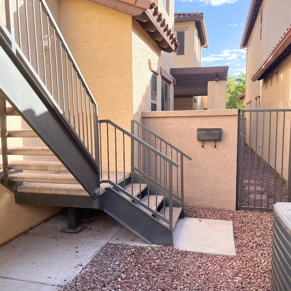 Studio, 500 sqft, $1,350 — Photo 2