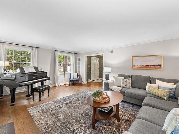 3rd image of 154 N 88th STREET