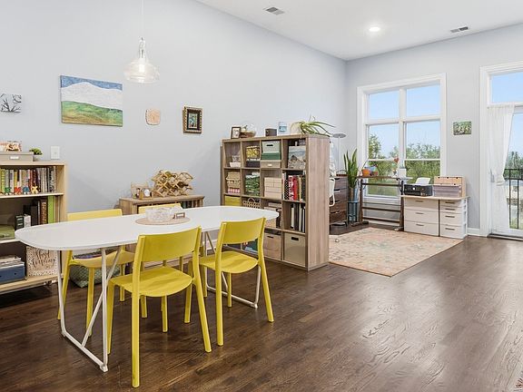 3rd image of 832 W 36th St #4