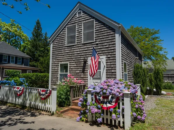67 Simpsons Ln, Edgartown, MA 02539