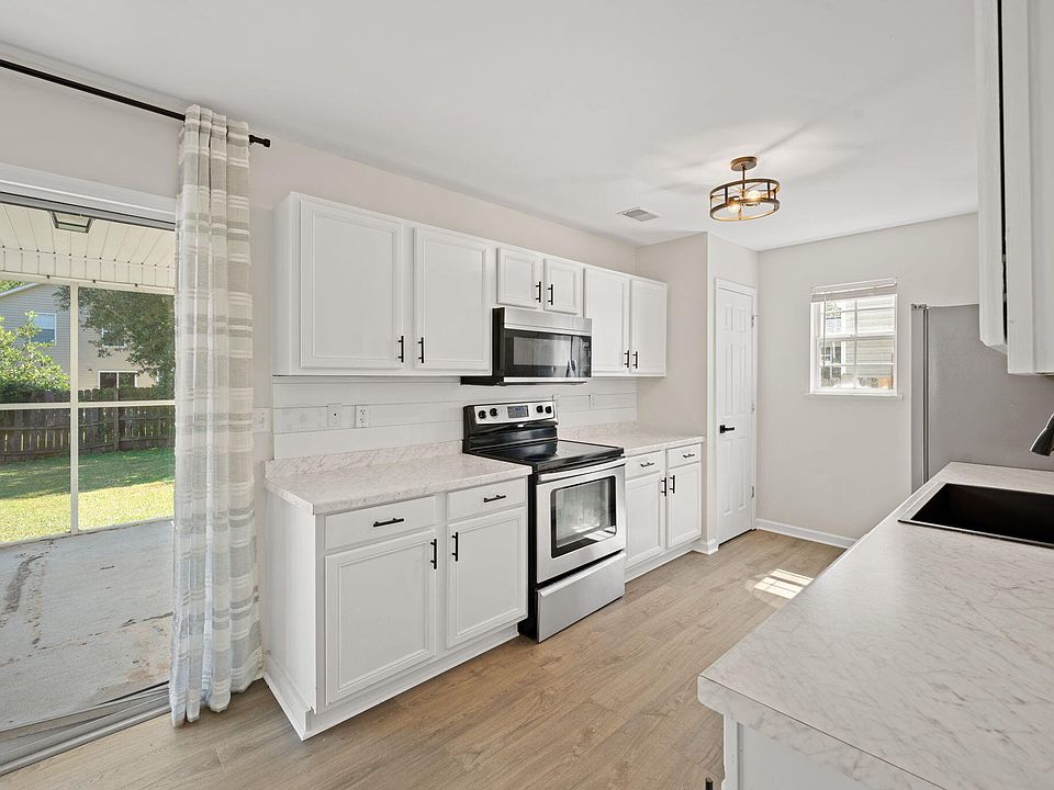 1st image of 416 Aberdeen Cir
