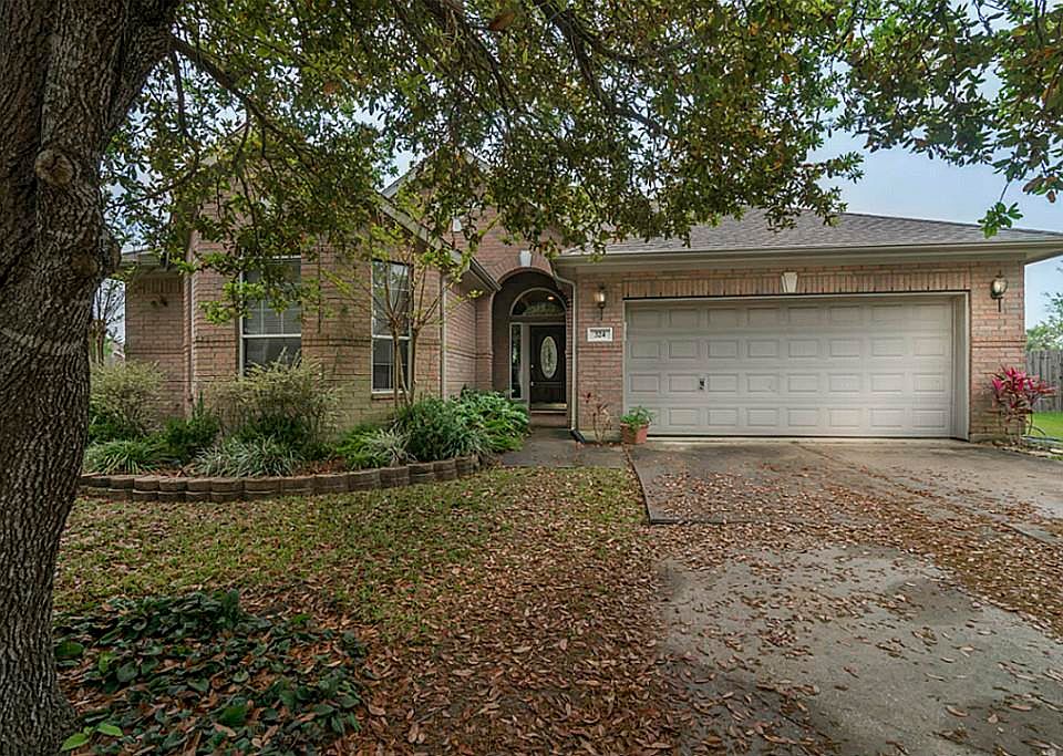 1st image of 324 Colony Creek Dr