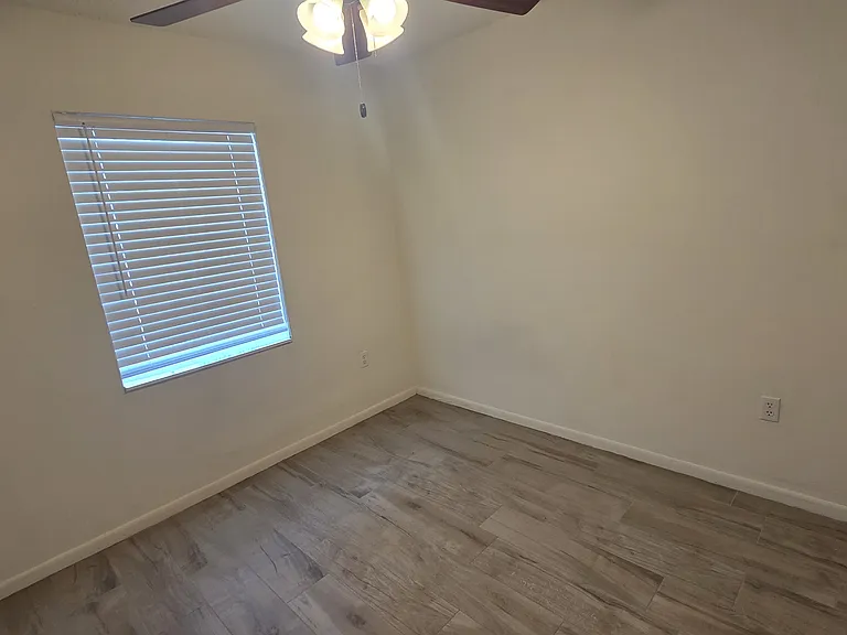 915 Ariana Apartment Community — Photo 41