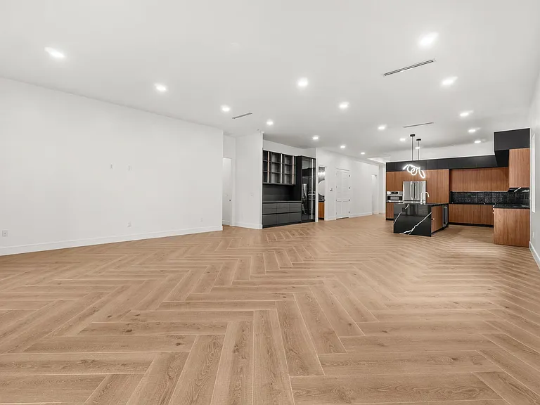 403 Park Blvd — Photo 2