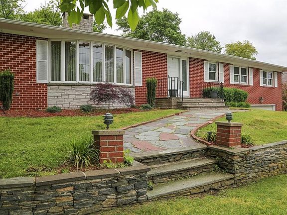 5th image of 8 Hawkins Blvd