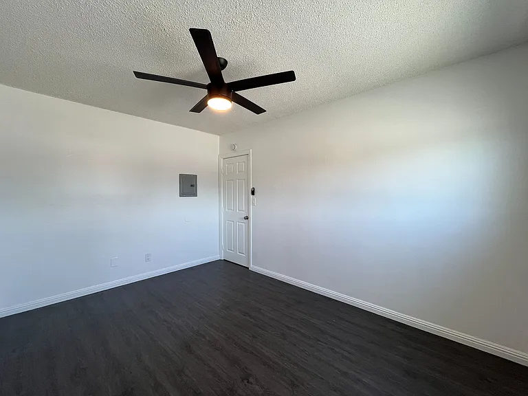 1335 Stanley Ave — Photo 9
