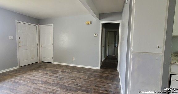 5th image of 102 Club Dr APT 10