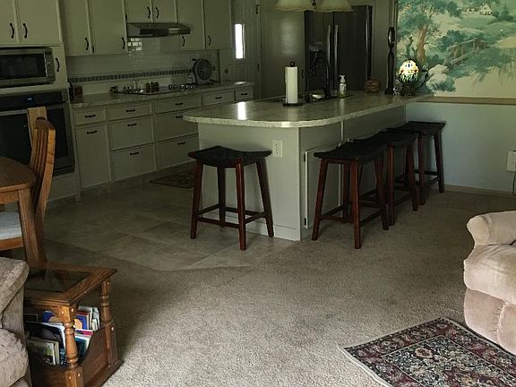 3rd image of 1340 Yorktown Dr