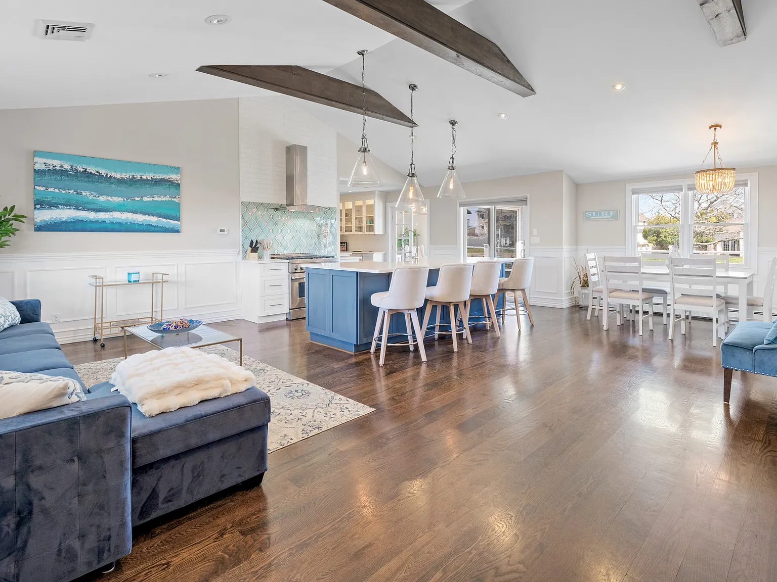 Turnkey Waterfront in East Quogue — Photo 2
