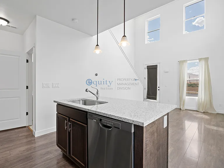 10539 S Liv Way — Photo 11