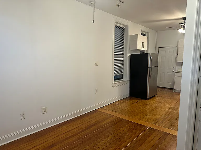 1350 N Greenview Ave #GF — Photo 7