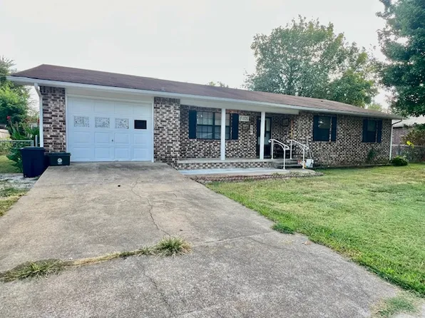 205 W 5th St, Green Forest, AR 72638