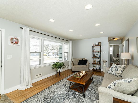 4th image of 2408 16th Ave NW