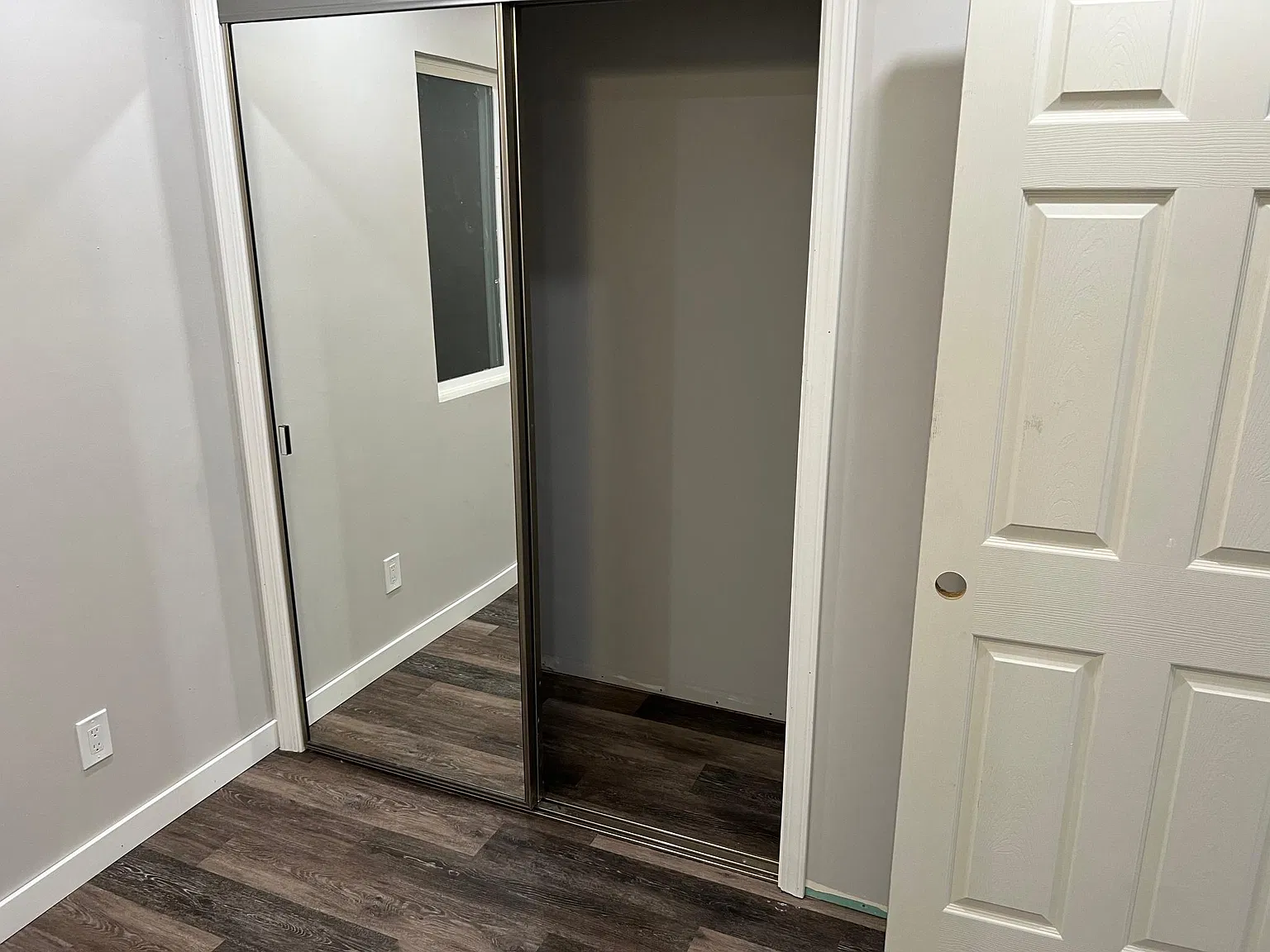 4727 Glen St — Photo 3