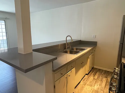 1124 N Clark St #3 Photo 1