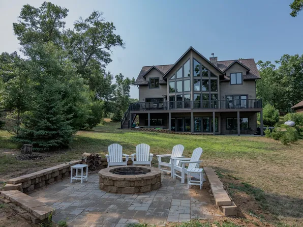 N7055 Lake Rd, Mauston, WI 53948