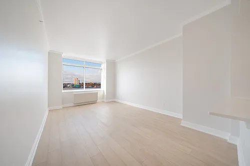 140 Riverside Blvd Photo 1